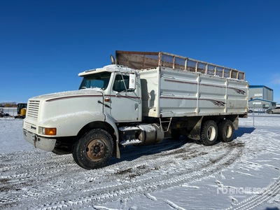 1991 International F-8200 6x4 Grain Truck