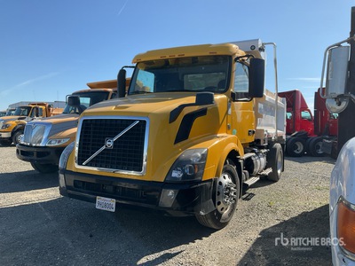 2018 Volvo VNL Camion à benne basculante S/E