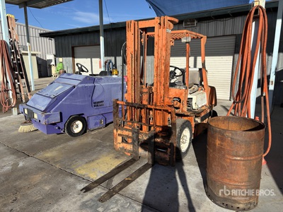 Toyota 8FGU30 Pneumatic Tire Forklift