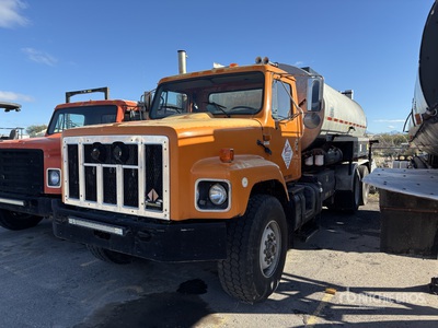 1996 International 2674 6x4 Ciężarówka do dystrybucji asfaltu