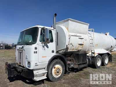 2000 Volvo WXR64 6x4 Side Loader 2000 Volvo side loader Sanitation truck Autocarro per rifiuti