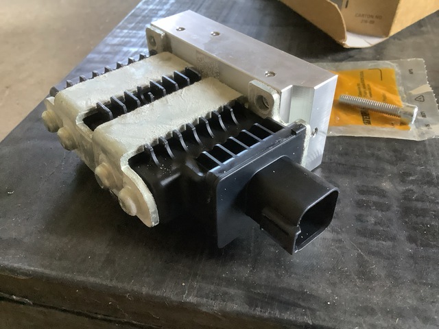 (1) Vehicular Strut Assembly, (1) Hydraulic-Pneumatic Actuator & Assorted Items