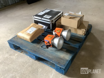 (1) Borescope, (1) Battery Charger, (2) Flash Units & (3) Brackets