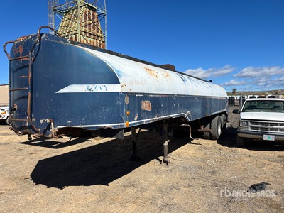 1952 Beall T/A Water Tank Trailer