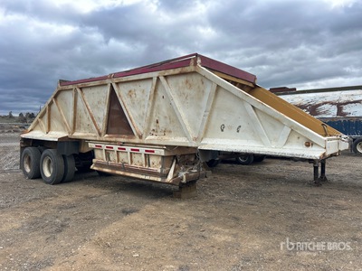 1970 General 30 ft T/A Belly Dump Trailer