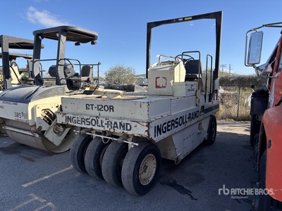 1992 Ingersoll Rand PT120R 9 Wheel Compacteur pneumatique