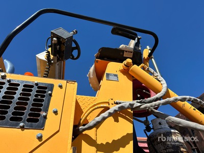 2004 LeeBoy L8816 T Track Asphalt Paver