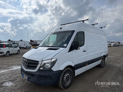 2014 Mercedes-Benz Sprinter شاحنة فان