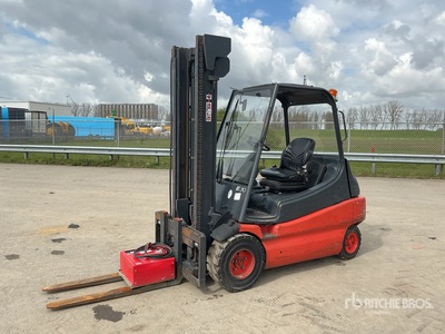 Fenwick-Linde E30-01 Forklift