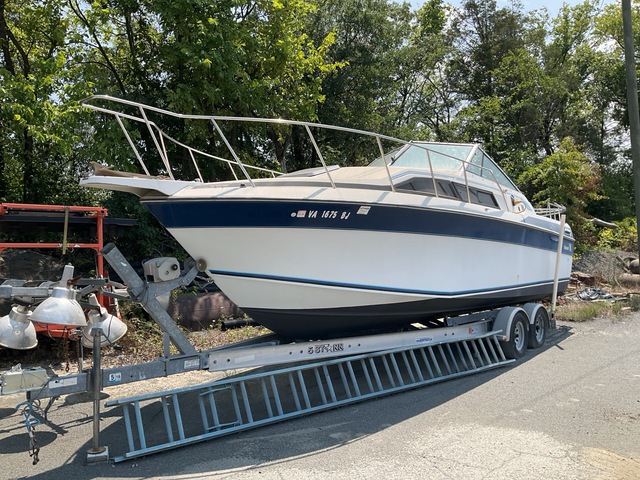 1986 Wellcraft 26 ft Bay Boat w/2003 5 Starr Trailer