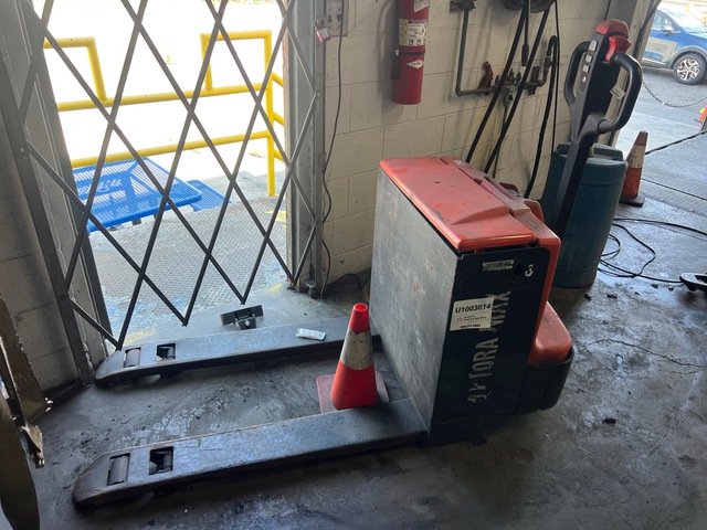 2022 Toyota Tora-Max 2TWB40 4000 lb Pallet Jack 2022 Toyota Tora-Max 2TWB40 4000 lb Pallet Jack
