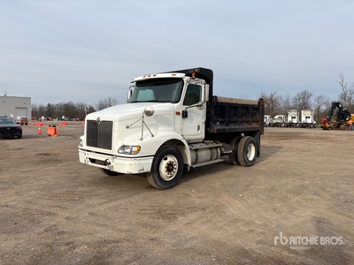 2004 International 9200i 4x2 S/A Dump Truck
