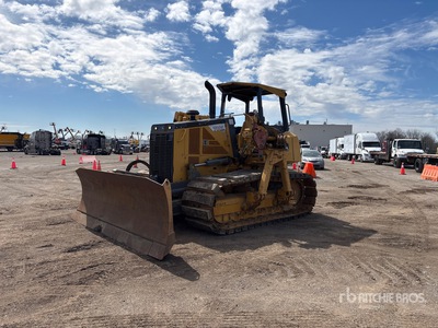 2013 John Deere 700K جرافة مجنزرة
