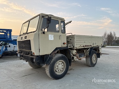 2001 Lancia 6611M 4x4 Flatbed Truck
