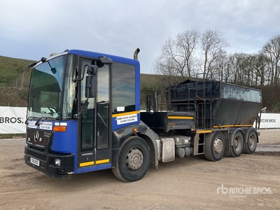 2011 Mercedes 8x4 Twin-Steer Camion épandeur d'asphalte