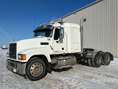 2010 Mack CXU613 6x4 Cabina con cuccetta per trattore stradale