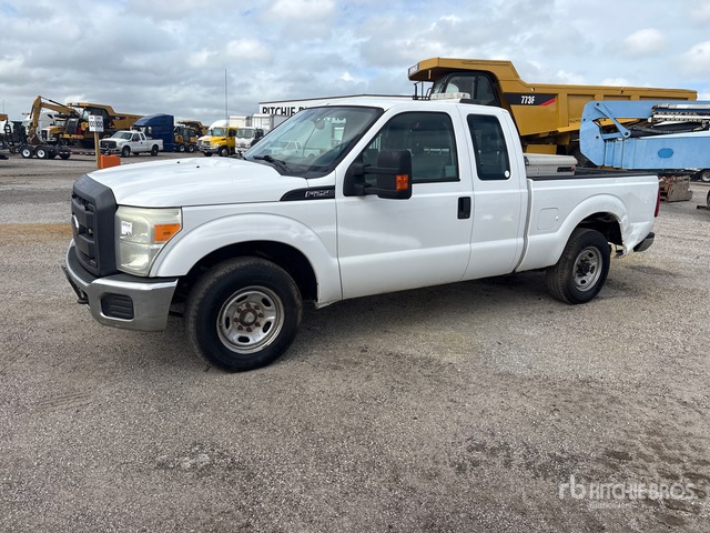 2015 Ford F-250 XL 4x2 Extended Cab Pickup