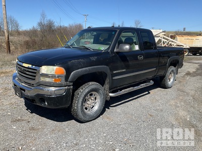 2005 Chevrolet 2500HD 4x4 Extended Cab Pickup
