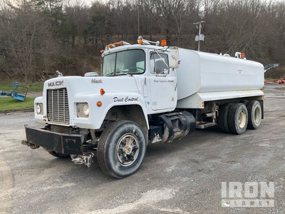 1989 Mack RB690S 6x4 Camion à eau