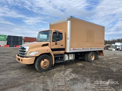2012 Hino 268 4x2 شاحنة فان