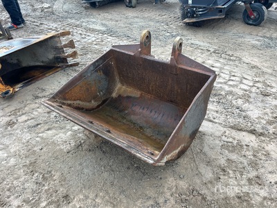 36 in Cleanup Excavator Bucket