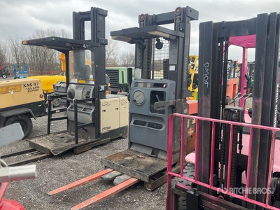 Toyota 7BPUE15 3000 lb Chariot à poste de conduite élevable