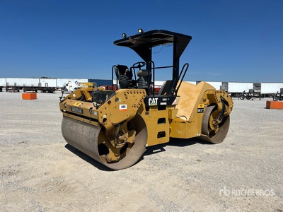 2015 Cat CB54B Rullo vibrante tandem