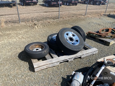 Quantity of إطارات المعدات