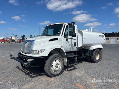 2011 International 4400 2000 gal 4x2 Water Truck