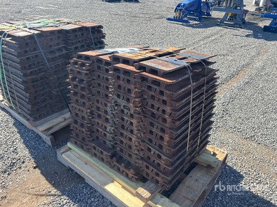 Cat Track Shoes - Fits 330CL / 330DL