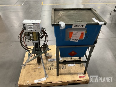(1) DeVilbiss Spray Paint Machine & (1) Herkules Paint Gun Washer