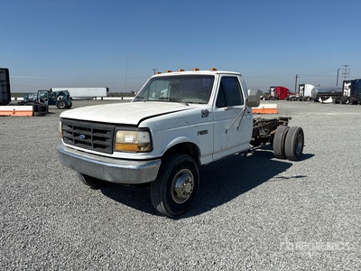 1992 Ford F-450 4x2 Cab and Chassis