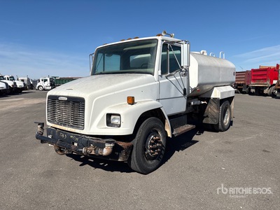 2003 Freightliner FL70 4x2 Camion cisterna de agua