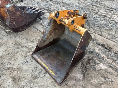 27 in Cleanup Excavator Bucket