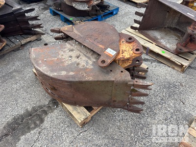 Quantity of (3) Digging Bucket