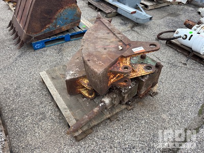 Quantity of (2) Backhoe Loader Buckets and (1) Backhoe Hydraulic Breaker ローダーバックホー　その他のアタッチメント