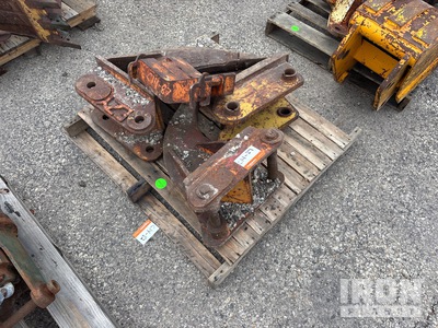 Quantity of (3) Frost Tooth Rippers ローダーバックホー　その他のアタッチメント