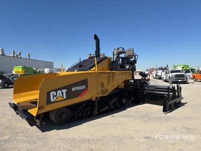 2017 Cat AP1055F Track Asphalt Paver