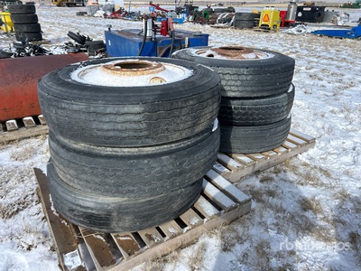 Quantity of (6) 11R22.5 Opony