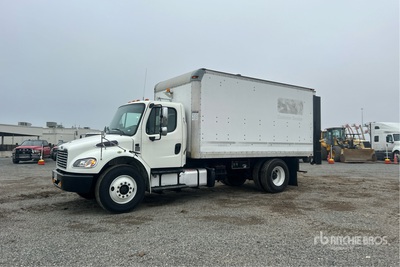 2011 Freightliner M2106 4x2 شاحنة فان