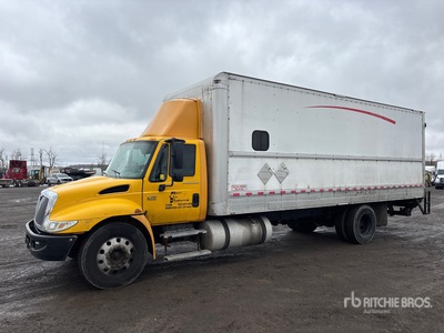 2006 International Durastar 4300 4x2 Furgoneta caja cerrada