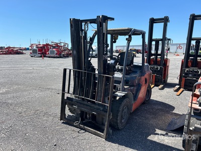 2016 Toyota 8FD35U 7300 lb Cushion Tire Chariot Élévateur