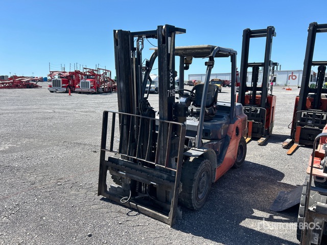2016 Toyota 8FD35U 7300 lb Cushion Tire Forklift