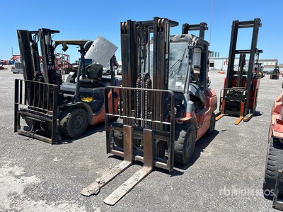 2010 Toyota 7FGU35 7000 lb Cushion Tire Chariot Élévateur (Inoperable)