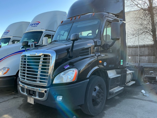 2017 Freightliner Cascadia 113 4x2 S/A Day Cab Truck Tractor