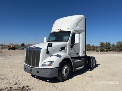 2017 Peterbilt 579 4x2 S/A Day Cab Truck Tractor