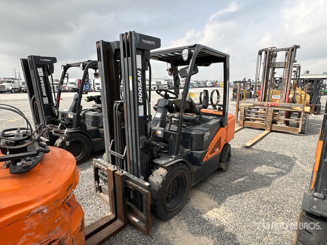 2019 Doosan G35NC-7 6450 lb Pneumatic Tire Forklift