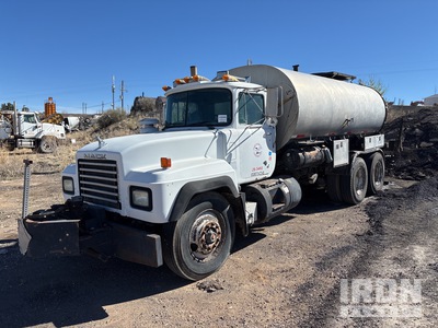 1993 Etnyre SAM 3605 gal on Mack RD690S 6x4 3605 gal 6x4 Asphalt Distributor Truck