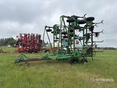 John Deere 1650 40 ft Cultivator