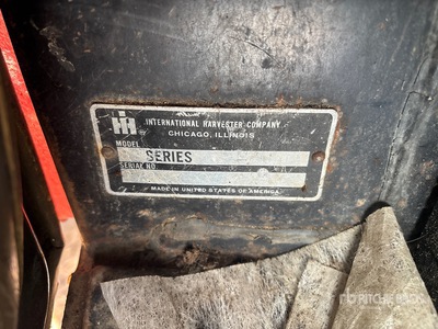 International 6588 Articulated 4WD Tractor